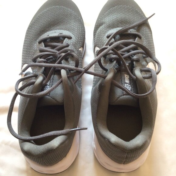 Nike Revolution 6 Kids Running Shoes Size 6Y - Picture 3 of 3